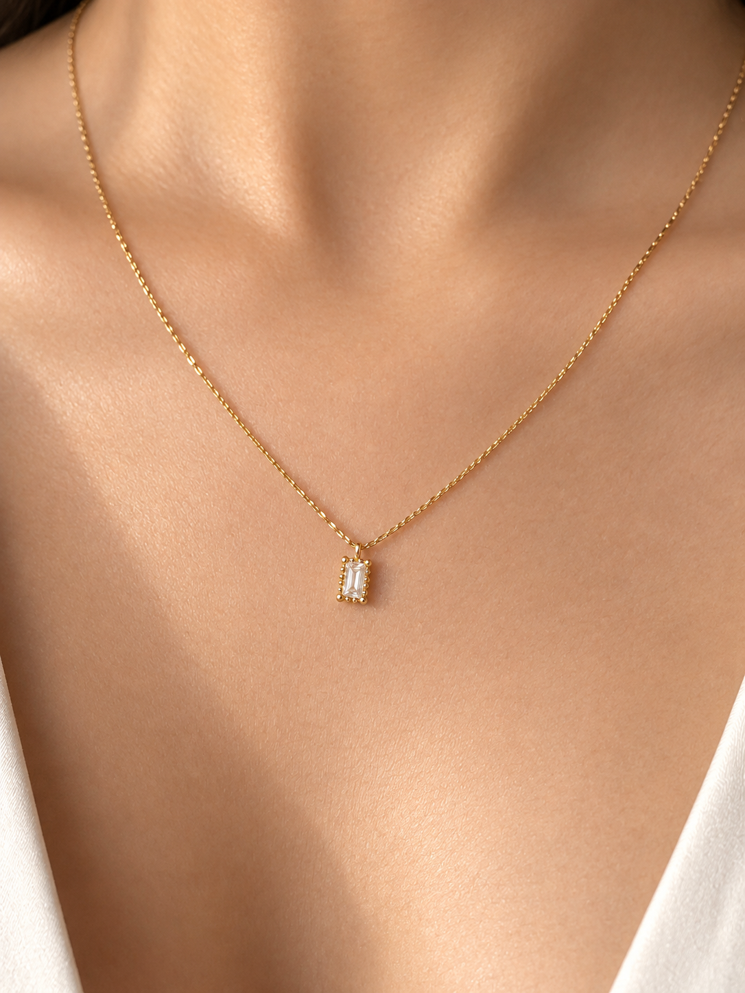 Elara Pendant Necklace (square)