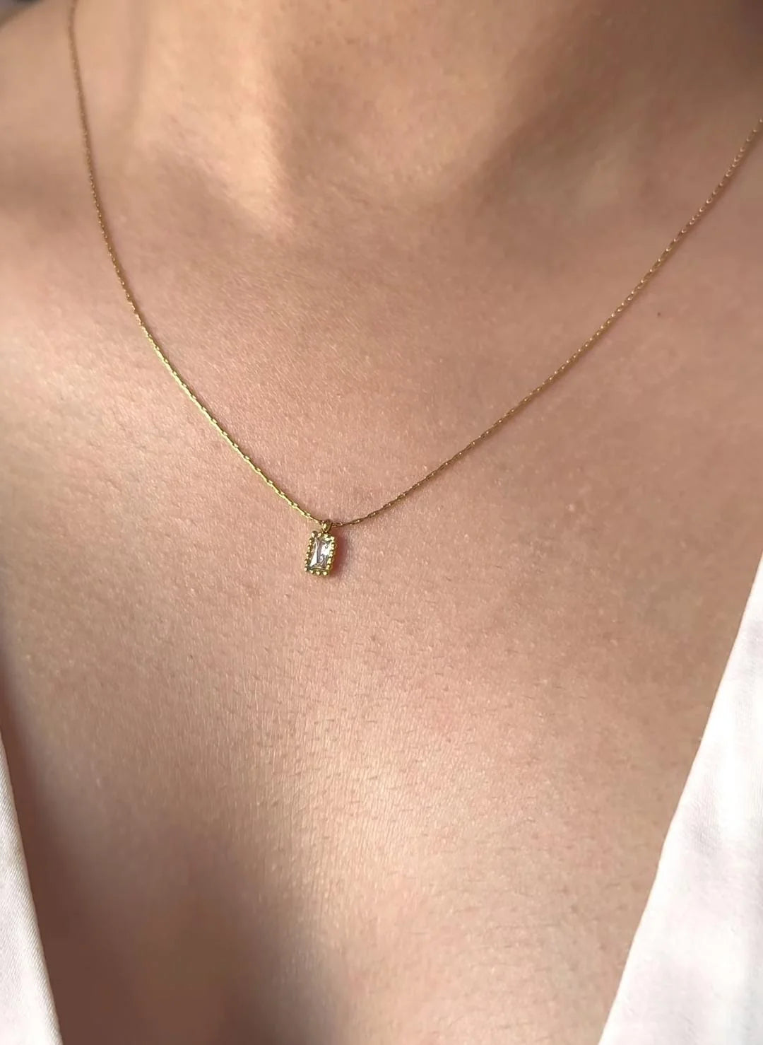 Elara Pendant Necklace (square)